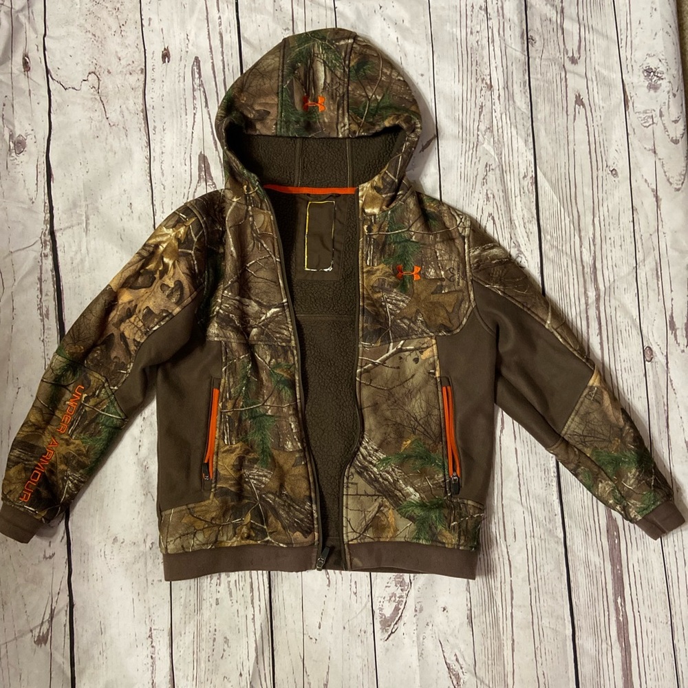 Boys Under Armour camo jacket size Large